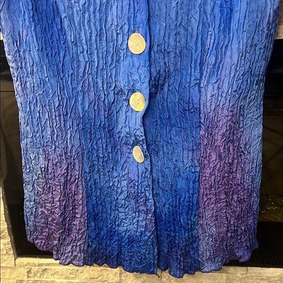 Silk size Small Blue and Purple Sleeveless Blouse with Ruffled Peter Pan Collar - Picture 5 of 7